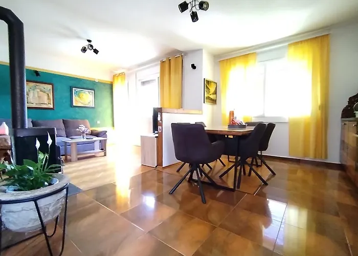 Mihaela Apartment