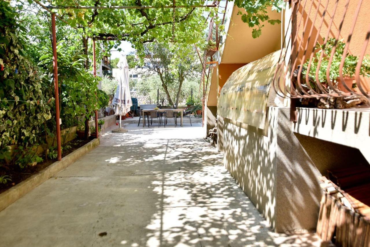 Mihaela Apartment