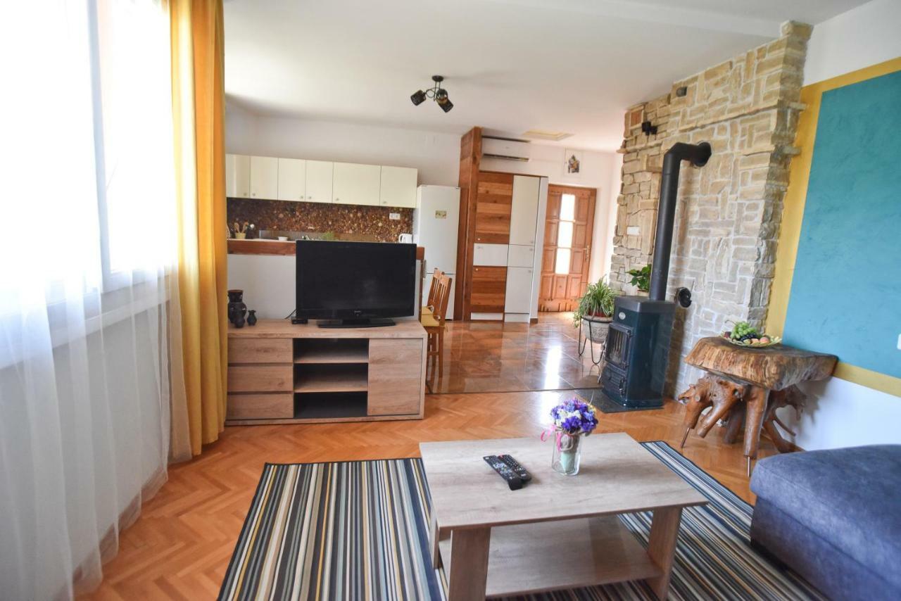 Mihaela Apartment *