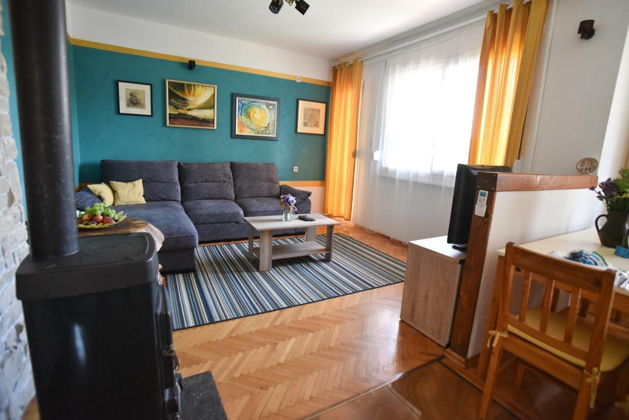 Mihaela Apartment *